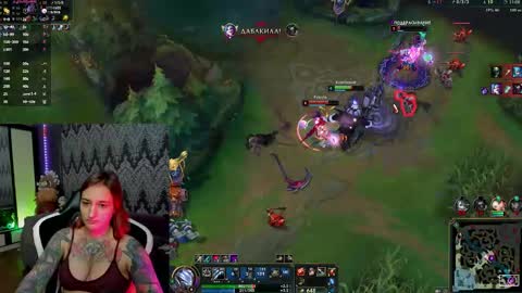 Snapshot of alexracc00n chatting on 10-15-25, 09:59 Alex online show from 10-15-25, 09:59