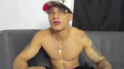 Snapshot of alexroyce_ chatting on 06-23-26, 02:09 ALEX ROYCE online show from 06-23-26, 02:09