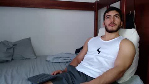 Snapshot of alexsb1998 chatting on 02-25-26, 04:27 alexsb1998 online show from 02-25-26, 04:27