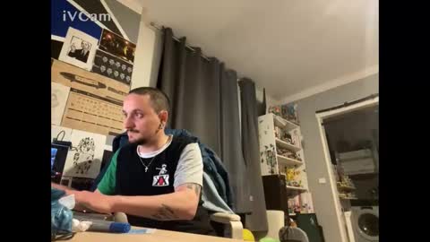 Snapshot of alexthefootman chatting on 04-09-26, 10:15 TicklishDude online show from 04-09-26, 10:15