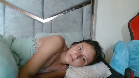 Snapshot of alexvsluisa chatting on 05-13-26, 01:52 alex y luisa online show from 05-13-26, 01:52