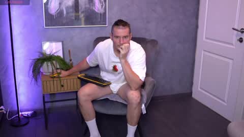 Snapshot of alexwildexx chatting on 07-14-26, 05:12 Alex online show from 07-14-26, 05:12