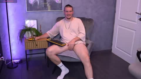 Snapshot of alexwildexx chatting on 07-15-26, 05:56 Alex online show from 07-15-26, 05:56