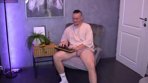Snapshot of alexwildexx chatting on 07-22-26, 05:43 Alex online show from 07-22-26, 05:43