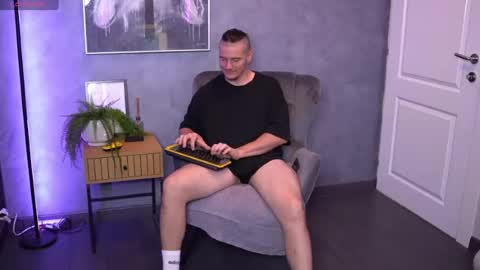 Snapshot of alexwildexx chatting on 07-23-26, 06:11 Alex online show from 07-23-26, 06:11