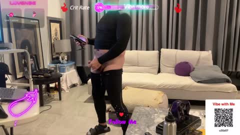 Snapshot of alexx_loraxx chatting on 12-03-24, 07:21 Ivan Drago online show from 12-03-24, 07:21