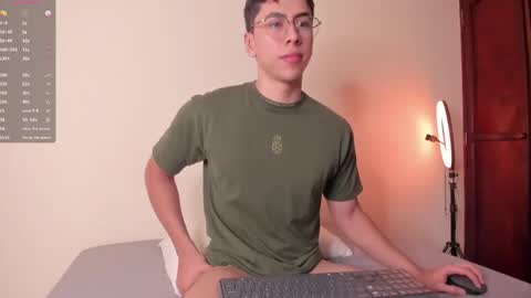 Snapshot of alexx_oconor chatting on 01-08-25, 05:37 Alex Oconnor online show from 01-08-25, 05:37