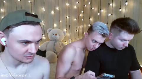 Snapshot of alexxx_d chatting on 02-16-25, 06:43 AlexDimaIgor online show from 02-16-25, 06:43