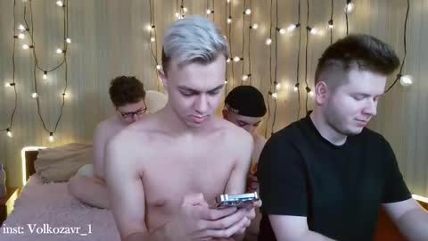 Snapshot of alexxx_d chatting on 02-25-25, 06:53 AlexDimaIgor online show from 02-25-25, 06:53