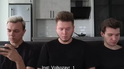 Snapshot of alexxx_d chatting on 09-29-25, 01:05 AlexDimaIgor online show from 09-29-25, 01:05