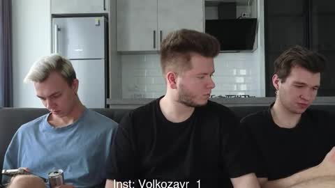 Snapshot of alexxx_d chatting on 10-06-25, 01:52 AlexDimaIgor online show from 10-06-25, 01:52