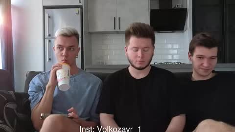 Snapshot of alexxx_d chatting on 10-12-25, 01:21 AlexDimaIgor online show from 10-12-25, 01:21