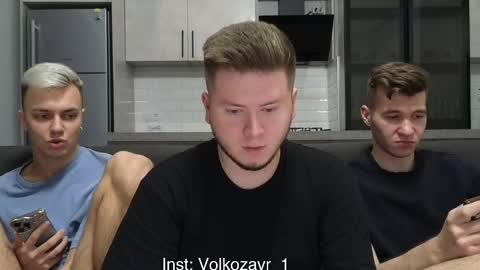 Snapshot of alexxx_d chatting on 10-18-25, 07:58 AlexDimaIgor online show from 10-18-25, 07:58