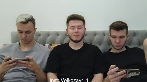 Snapshot of alexxx_d chatting on 10-26-25, 02:12 AlexDimaIgor online show from 10-26-25, 02:12