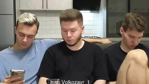 Snapshot of alexxx_d chatting on 11-15-25, 01:29 AlexDimaIgor online show from 11-15-25, 01:29