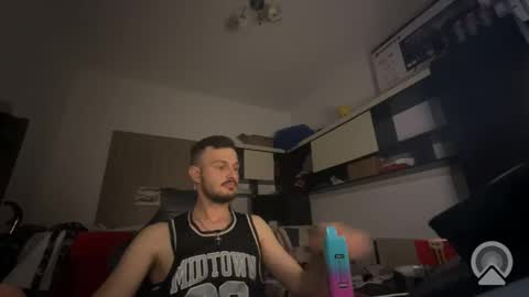 Snapshot of alezandre265428 chatting on 05-14-26, 04:58 Alezandre online show from 05-14-26, 04:58