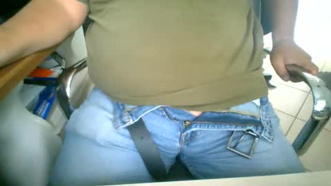 Snapshot of alfonsogomez110 chatting on 06-05-26, 05:51 Alfonso Gomez online show from 06-05-26, 05:51