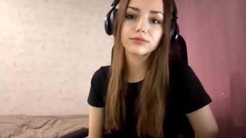 Snapshot of alfrediamordino chatting on 10-18-25, 08:37 Alice online show from 10-18-25, 08:37