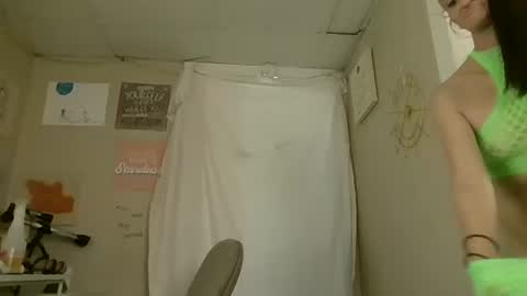 Snapshot of ali_tayler chatting on 02-01-26, 06:06 ali_tayler online show from 02-01-26, 06:06