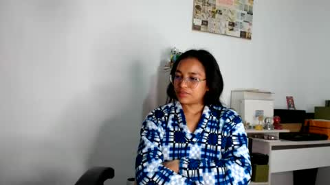 Snapshot of alia054 chatting on 06-10-26, 12:55 Alia online show from 06-10-26, 12:55