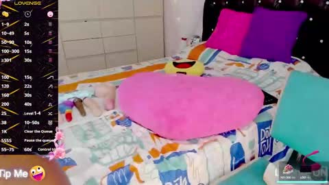 Snapshot of aliana_ross chatting on 02-15-25, 05:41 aliana_ross online show from 02-15-25, 05:41