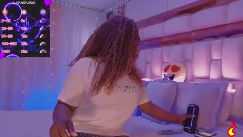 Snapshot of aliana_ross chatting on 10-15-25, 08:36 aliana_ross online show from 10-15-25, 08:36