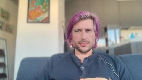 Snapshot of alibastersword chatting on 12-17-24, 11:16 Luke online show from 12-17-24, 11:16