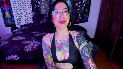 Snapshot of alice666f chatting on 05-17-26, 03:52 ALiCE ROSE online show from 05-17-26, 03:52