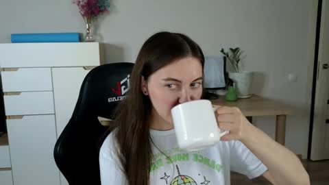 Alice online show from 09-08-25, 04:39