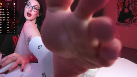 Snapshot of alice___mistress chatting on 02-04-25, 03:11 Miss Alice online show from 02-04-25, 03:11