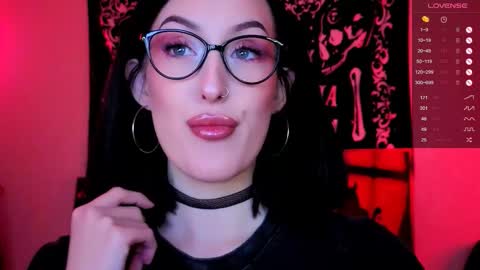 Snapshot of alice___mistress chatting on 10-19-25, 12:33 Miss Alice online show from 10-19-25, 12:33