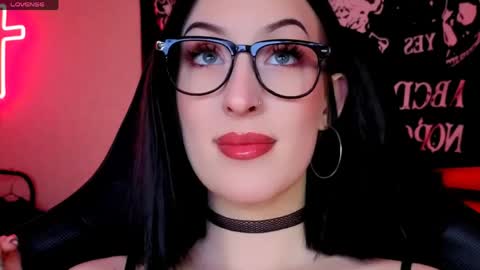 Snapshot of alice___mistress chatting on 05-22-26, 09:09 Miss Alice online show from 05-22-26, 09:09
