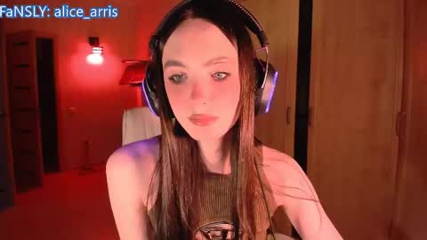 Snapshot of alice__aris chatting on 05-13-26, 05:43 Alice Aris online show from 05-13-26, 05:43