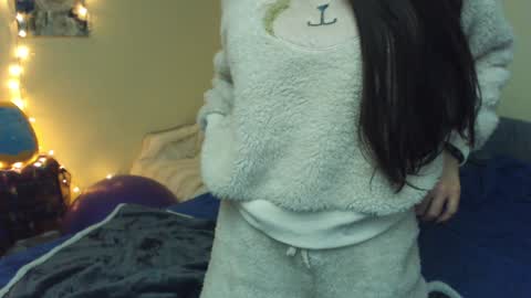 Snapshot of alice_asks chatting on 12-25-24, 02:14 Alice Asks online show from 12-25-24, 02:14