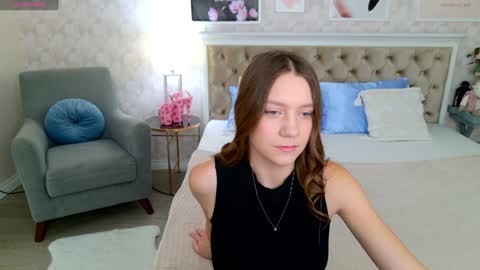 Snapshot of alice_charmy chatting on 02-01-25, 05:07 Alice in Wonderland online show from 02-01-25, 05:07