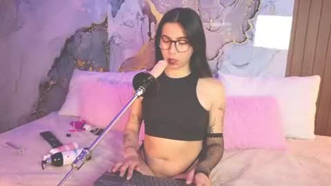 Snapshot of alice_cute77 chatting on 06-21-26, 12:30 Mey online show from 06-21-26, 12:30