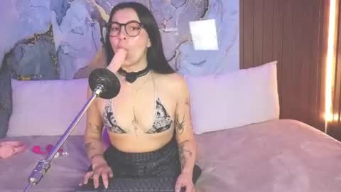 Snapshot of alice_cute77 chatting on 06-23-26, 02:37 Mey online show from 06-23-26, 02:37