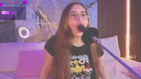 Snapshot of alice_cute77 chatting on 06-26-26, 03:55 Mey online show from 06-26-26, 03:55