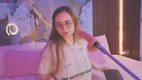 Snapshot of alice_cute77 chatting on 07-05-26, 04:19 Mey online show from 07-05-26, 04:19