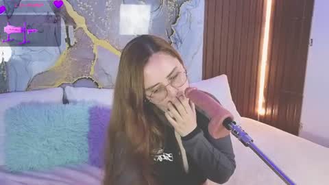 Snapshot of alice_cute77 chatting on 07-17-26, 03:35 Mey online show from 07-17-26, 03:35