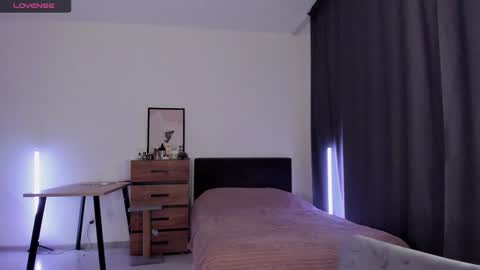 alice_dias online show from 12-22-24, 04:27