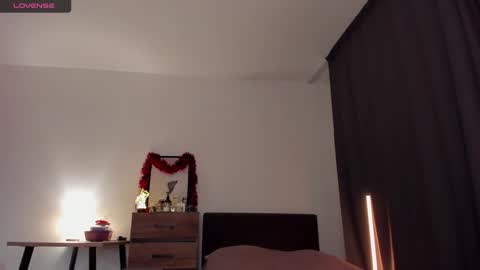 alice_dias online show from 01-07-25, 04:37