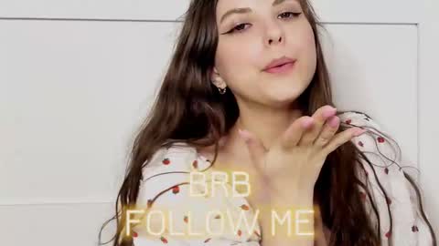 Snapshot of alice_dreammer chatting on 10-19-25, 03:12 Alice online show from 10-19-25, 03:12