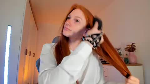 Snapshot of alice_ginger chatting on 07-10-26, 01:14 Hello im Alice online show from 07-10-26, 01:14