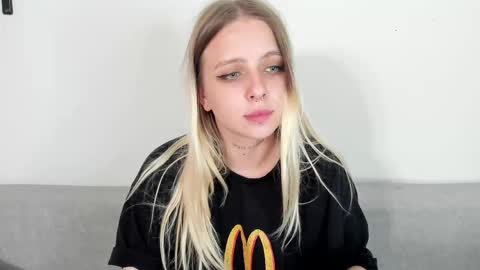 Snapshot of alice_halle chatting on 09-09-25, 06:51 alice_halle online show from 09-09-25, 06:51