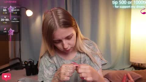 Snapshot of alice_halle chatting on 09-11-25, 08:14 alice_halle online show from 09-11-25, 08:14