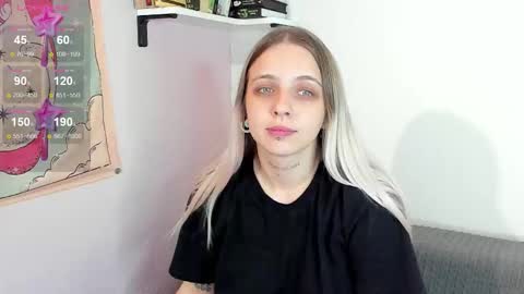 Snapshot of alice_halle chatting on 10-24-25, 01:29 alice_halle online show from 10-24-25, 01:29