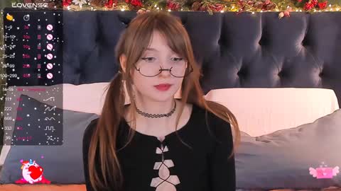 Snapshot of alice_langley chatting on 02-04-25, 02:43 Alice 3 online show from 02-04-25, 02:43