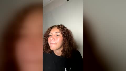 Snapshot of alice_lily1 chatting on 07-10-26, 08:18 alice_lily1 online show from 07-10-26, 08:18