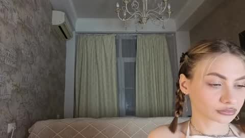 Snapshot of alice_liss_ chatting on 05-30-26, 06:05 Alice online show from 05-30-26, 06:05